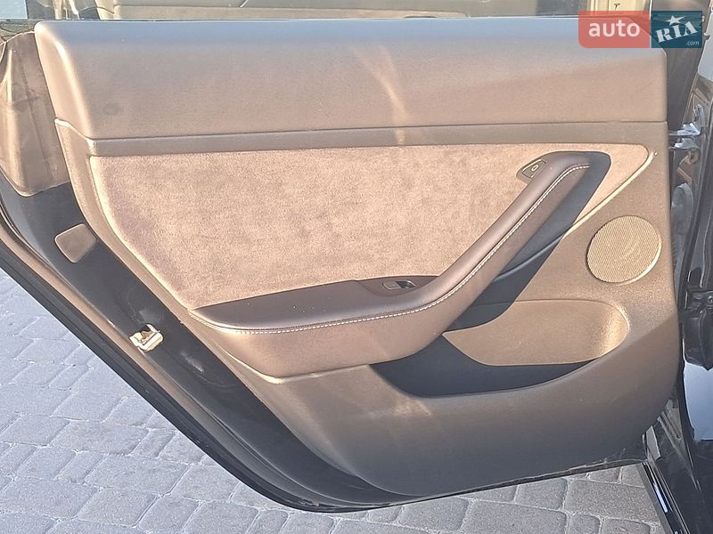 Седан Tesla Model 3 2023 в Ровно