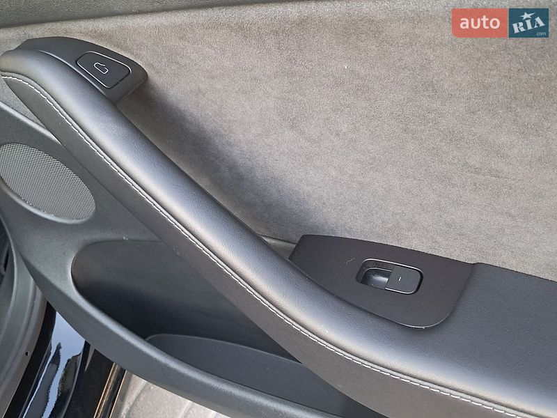 Седан Tesla Model 3 2023 в Ровно