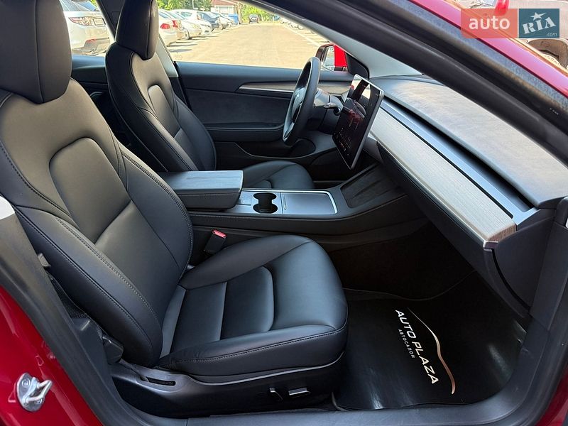Седан Tesla Model 3 2023 в Одессе