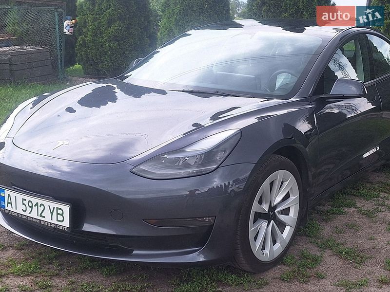 Седан Tesla Model 3 2023 в Броварах