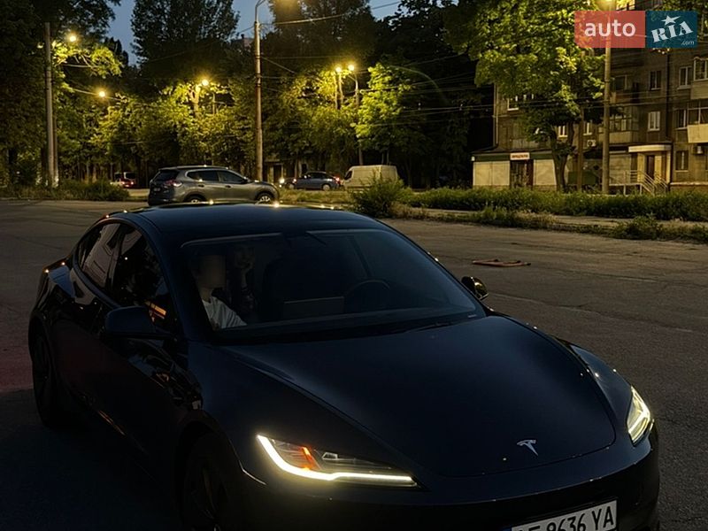 Седан Tesla Model 3 2024 в Дніпрі