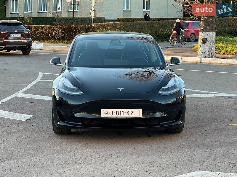 Седан Tesla Model 3 2020 в Радивилове