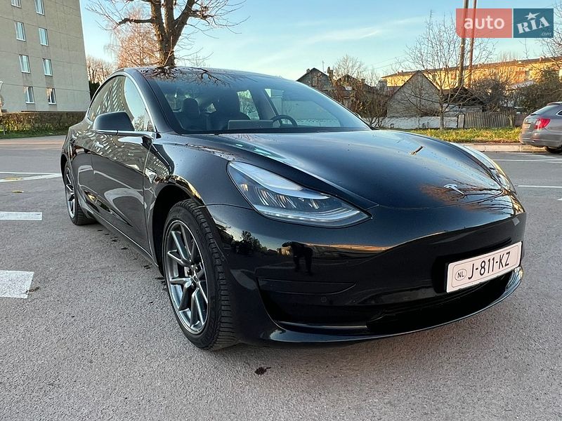Седан Tesla Model 3 2020 в Радивилове