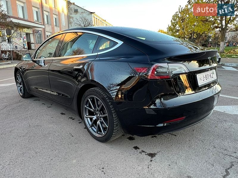 Седан Tesla Model 3 2020 в Радивилове