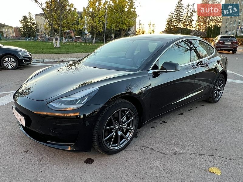 Седан Tesla Model 3 2020 в Радивилове