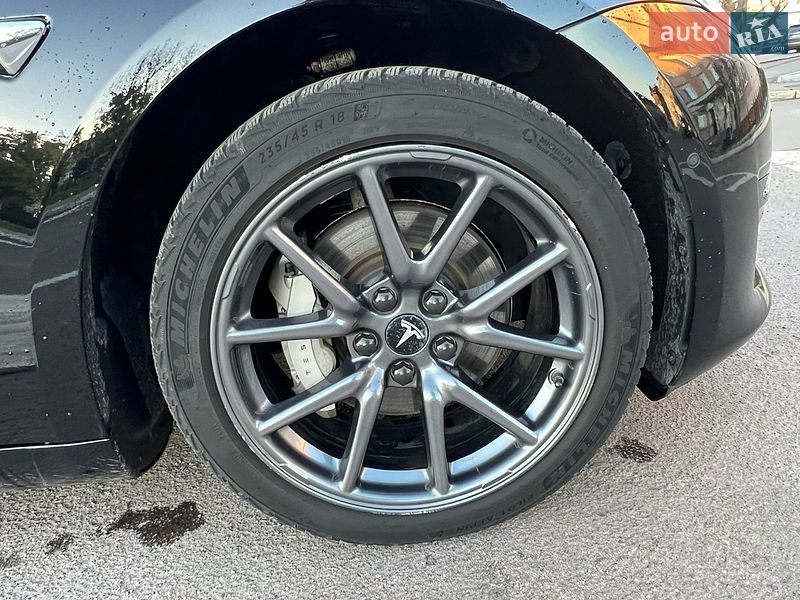 Седан Tesla Model 3 2020 в Радивилове
