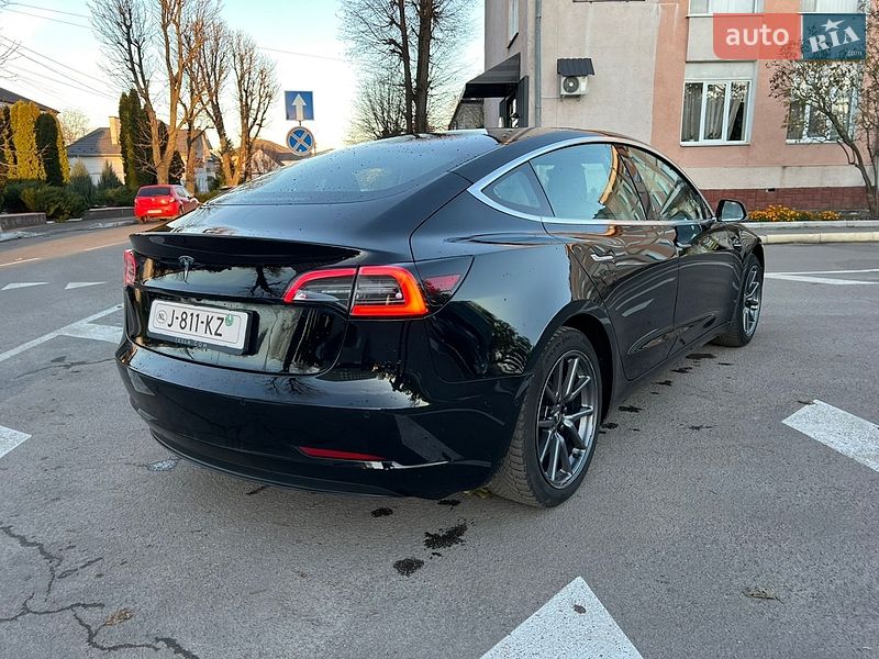Седан Tesla Model 3 2020 в Радивилове