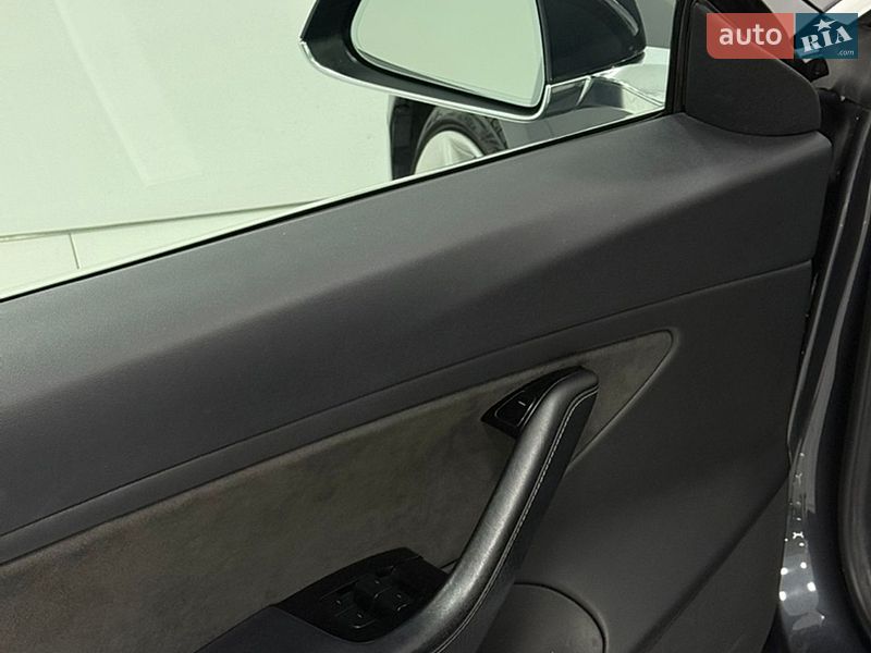 Седан Tesla Model 3 2018 в Одесі