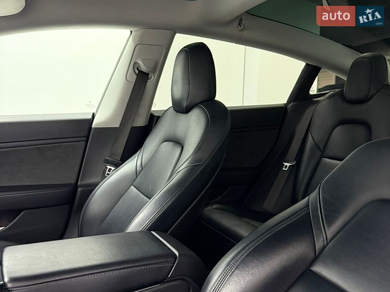 Седан Tesla Model 3 2018 в Одесі