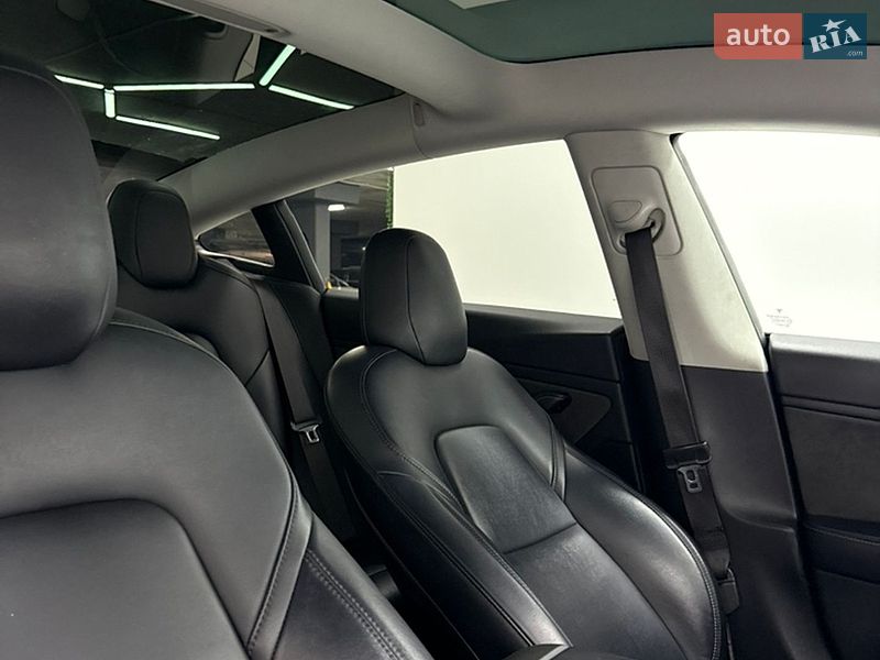 Седан Tesla Model 3 2018 в Одесі