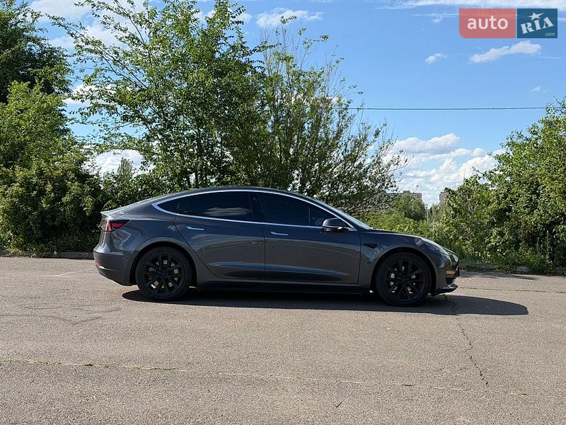 Седан Tesla Model 3 2018 в Кривому Розі