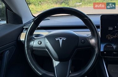 Седан Tesla Model 3 2018 в Кривому Розі