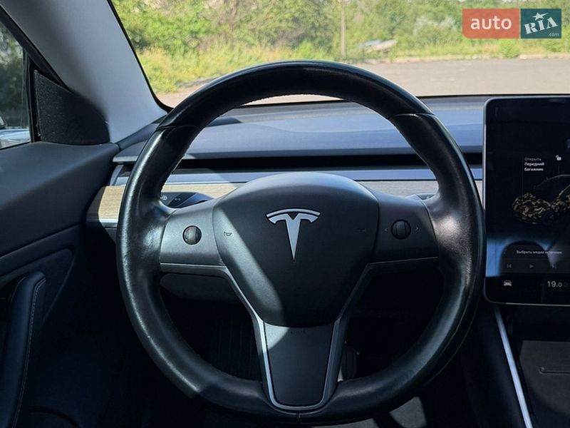 Седан Tesla Model 3 2018 в Кривому Розі