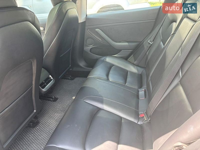 Седан Tesla Model 3 2022 в Знаменке