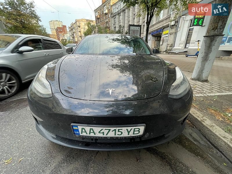 Седан Tesla Model 3 2018 в Києві
