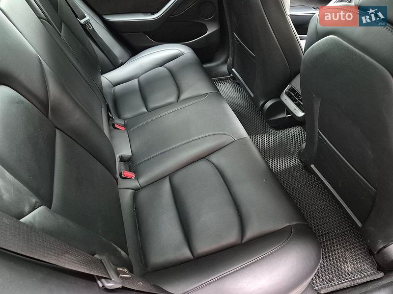 Седан Tesla Model 3 2022 в Хмельницком