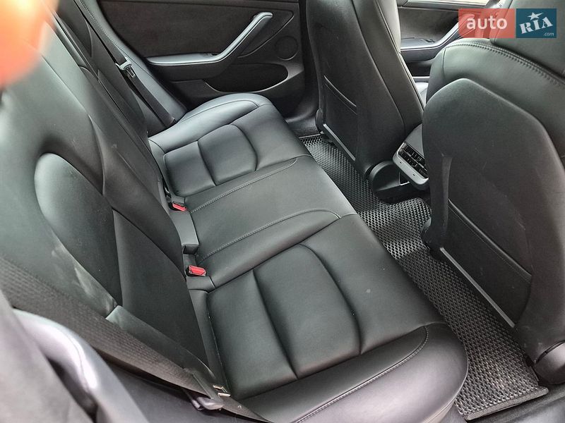 Седан Tesla Model 3 2022 в Хмельницком