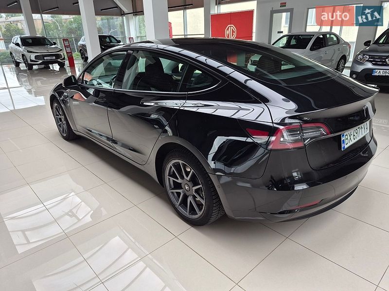 Седан Tesla Model 3 2022 в Хмельницком