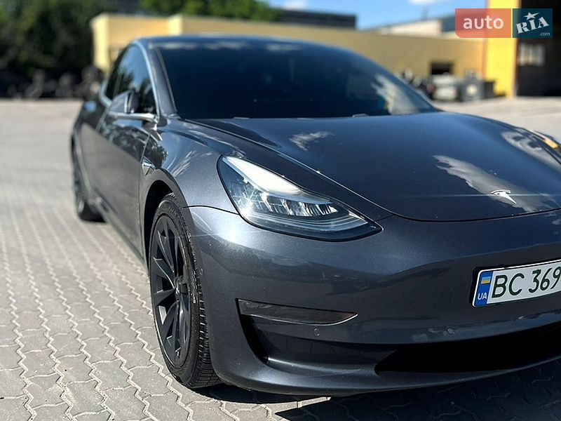 Седан Tesla Model 3 2020 в Львове