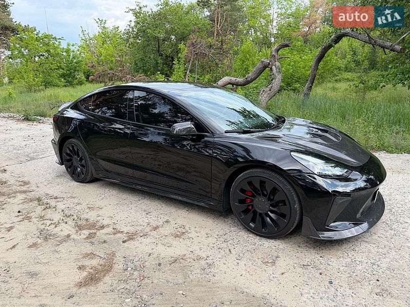 Седан Tesla Model 3 2023 в Днепре