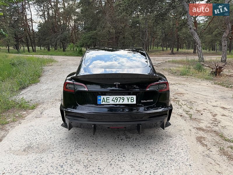 Седан Tesla Model 3 2023 в Днепре