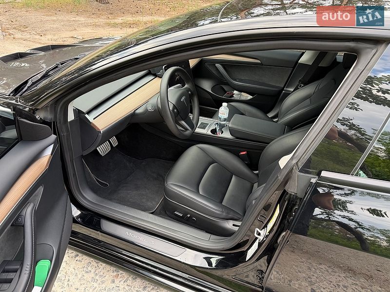 Седан Tesla Model 3 2023 в Днепре