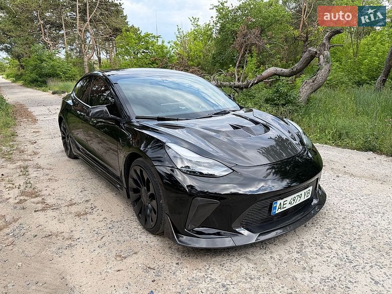 Седан Tesla Model 3 2023 в Днепре