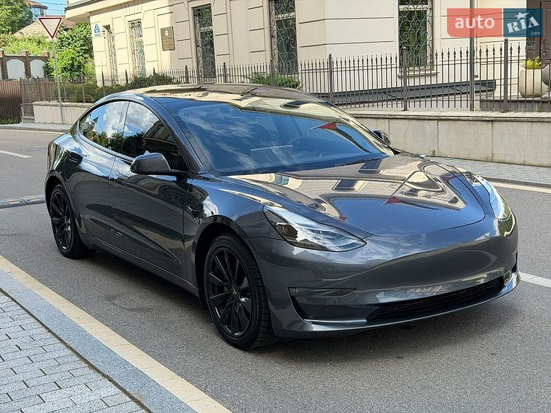 Седан Tesla Model 3 2023 в Киеве