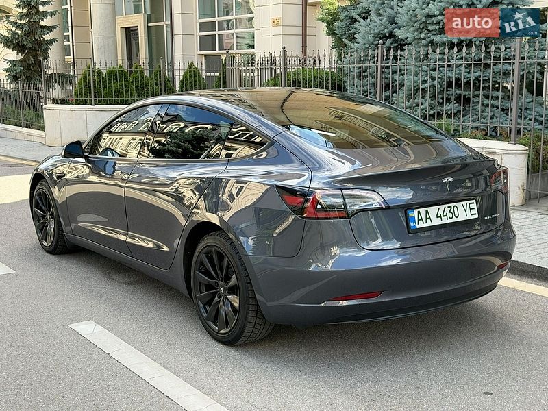 Седан Tesla Model 3 2023 в Киеве