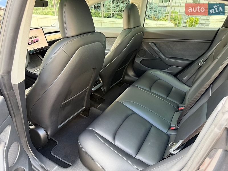 Седан Tesla Model 3 2023 в Киеве