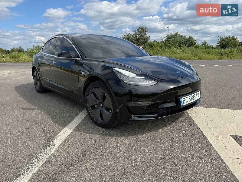 Седан Tesla Model 3 2020 в Городке