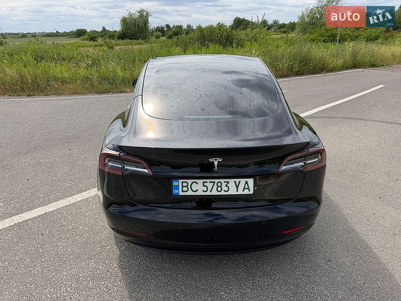 Седан Tesla Model 3 2020 в Городке