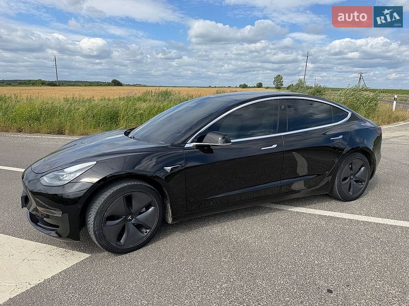 Седан Tesla Model 3 2020 в Городке
