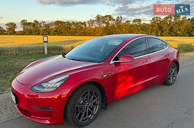 Седан Tesla Model 3 2018 в Львові