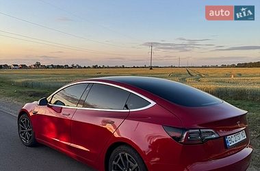 Седан Tesla Model 3 2018 в Львові