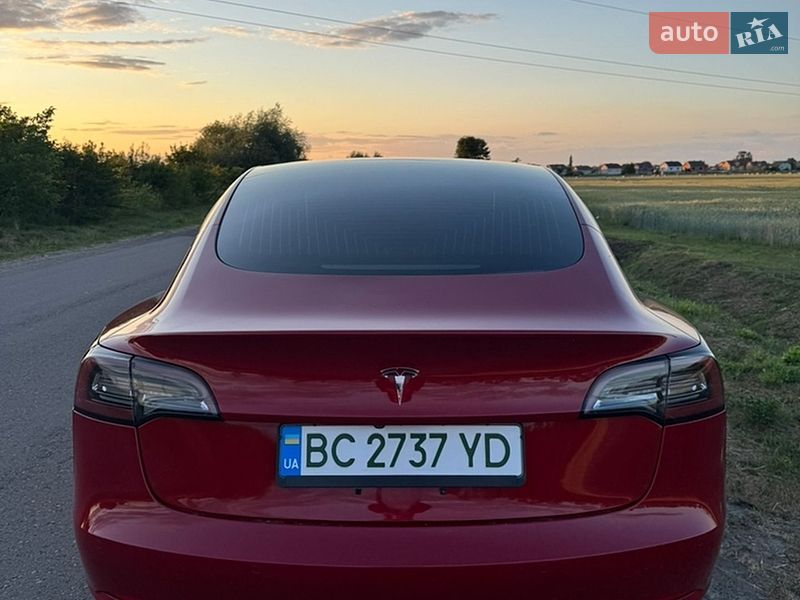 Седан Tesla Model 3 2018 в Львові