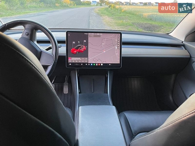 Седан Tesla Model 3 2018 в Львові