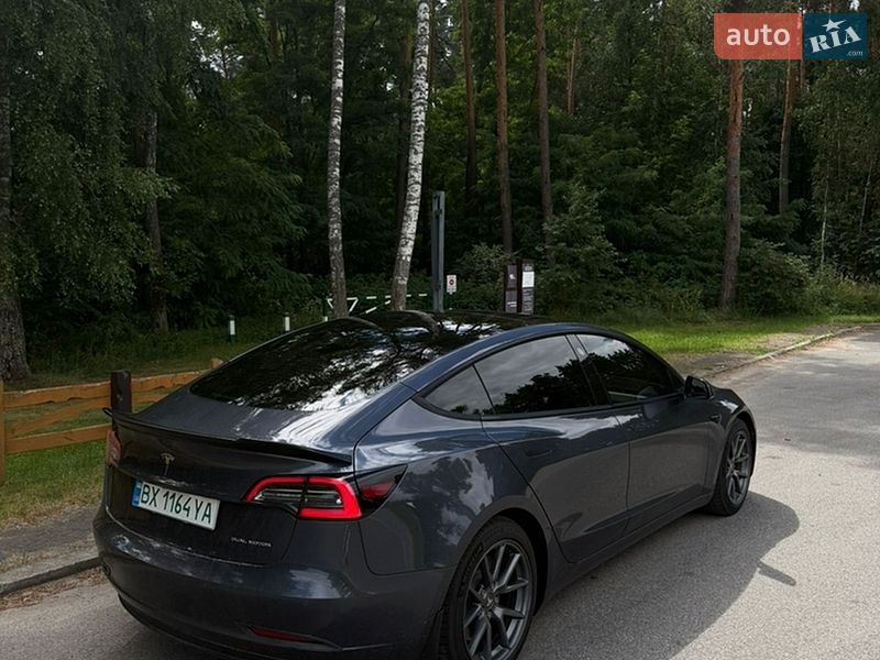 Седан Tesla Model 3 2022 в Чернигове