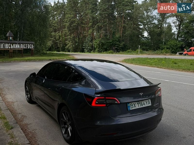 Седан Tesla Model 3 2022 в Чернигове