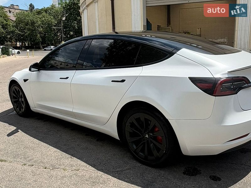 Седан Tesla Model 3 2023 в Одессе