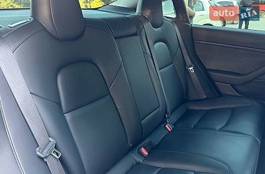 Седан Tesla Model 3 2019 в Ровно
