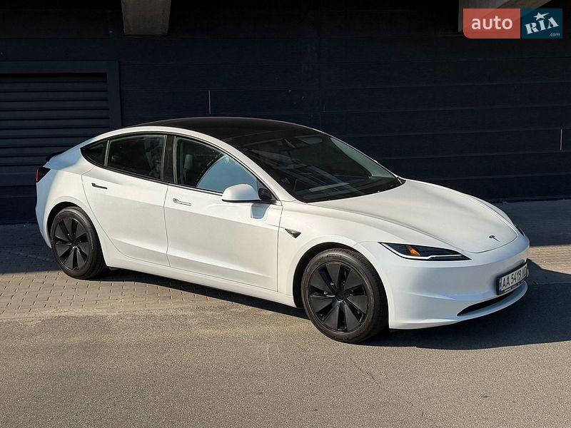 Седан Tesla Model 3 2024 в Киеве