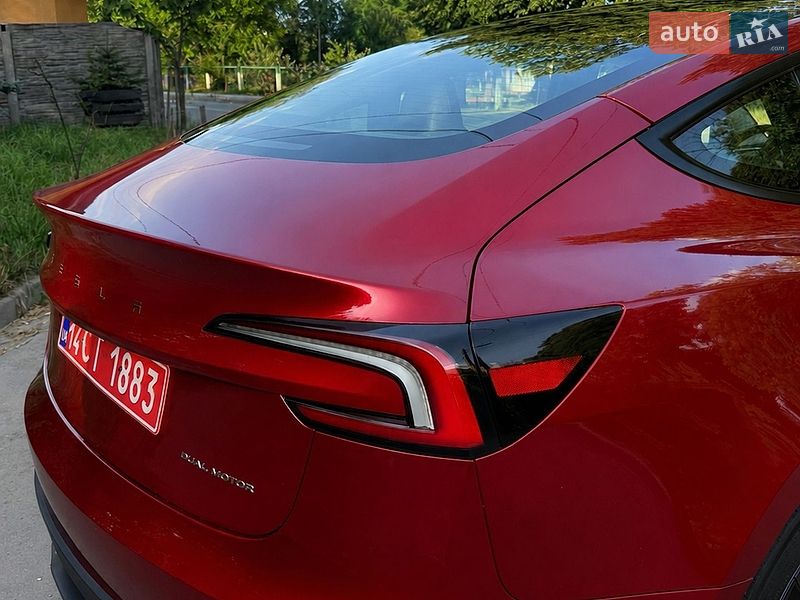 Седан Tesla Model 3 2024 в Самборе