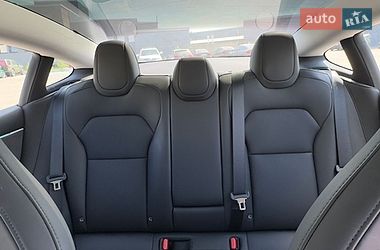 Седан Tesla Model 3 2024 в Ровно