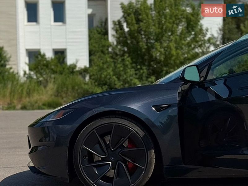 Седан Tesla Model 3 2024 в Ровно