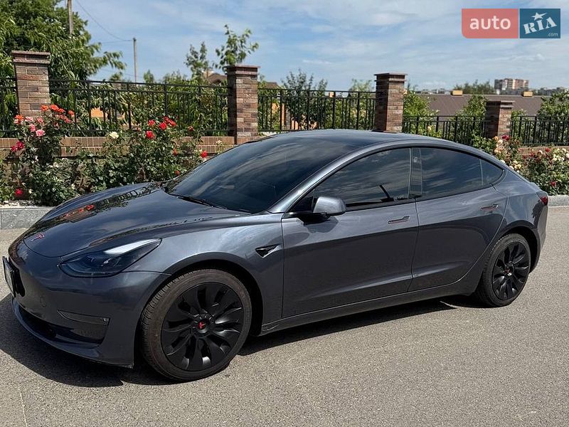 Седан Tesla Model 3 2023 в Полтаві
