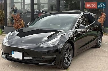 Седан Tesla Model 3 2019 в Киеве