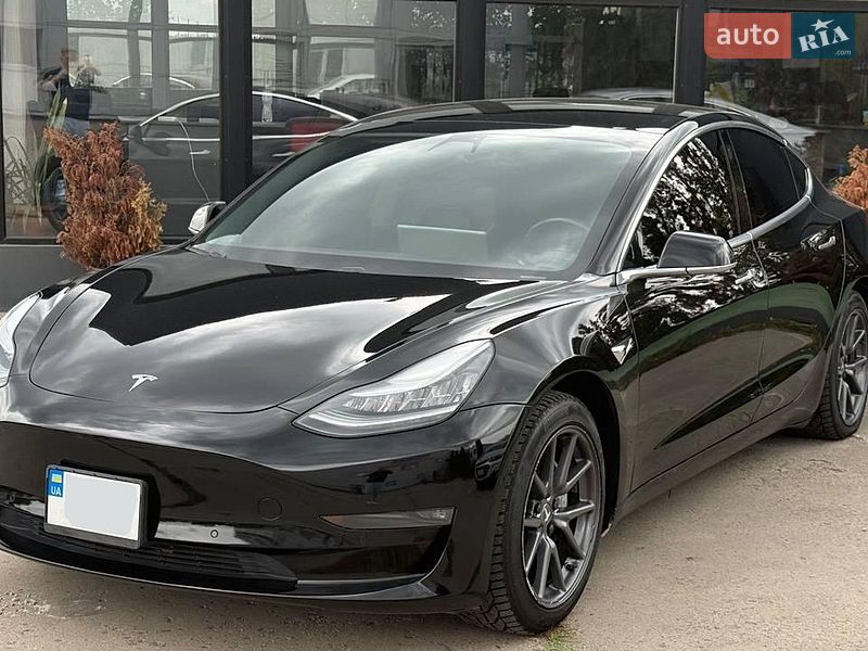 Седан Tesla Model 3 2019 в Киеве