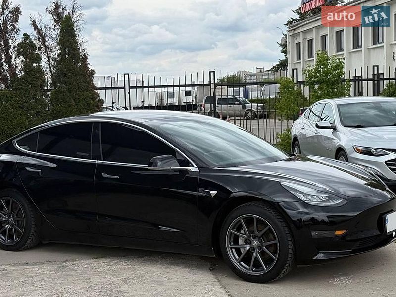 Седан Tesla Model 3 2019 в Киеве