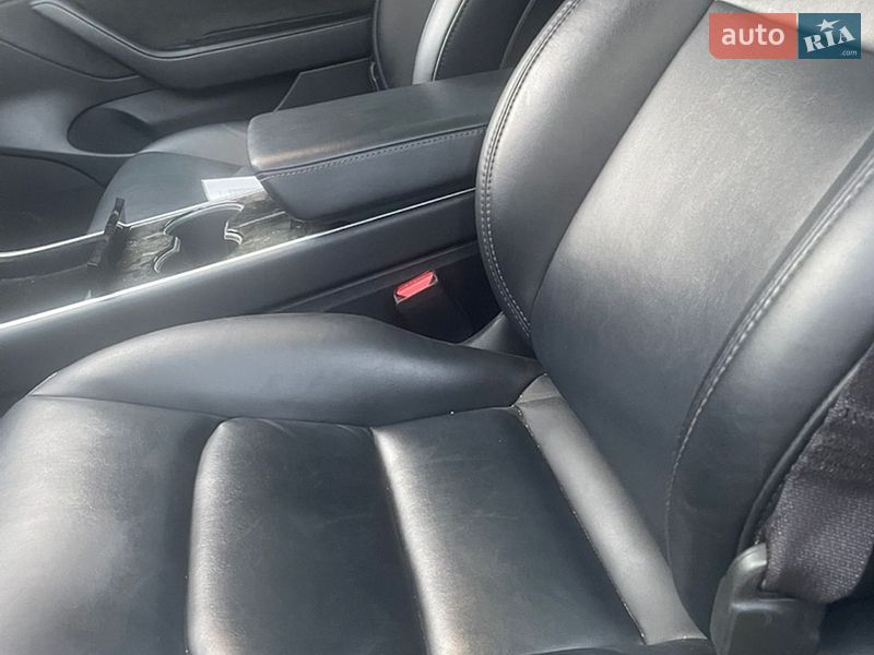 Седан Tesla Model 3 2020 в Ужгороде